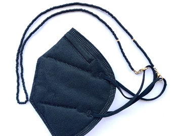 Cadena de máscara negra mate minimalista con cuenta de acento dorado