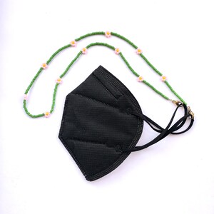 Frosted kiwi green mask chain with pink daisies