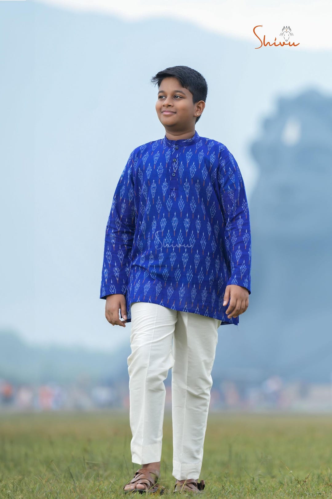 Boys Mercerized Ikat Silk Kurta Set With Attached Jacket And Pant