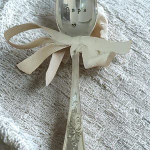 CUILLÈRE À DESSERT- gravée à la main et personnalisable - message au choix