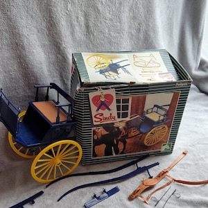 RARE Sindy &#39;Gig&#39; Horse Carraige in Original Box. Lot C.