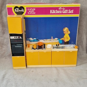 RARE Vintage Sindy Kitchen Gift Set in Original Box. Lot C