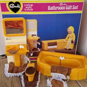 RARE Vintage Sindy Bathroom Gift Set in Original Box. Lot C