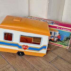 RARE Vintage Sindy Caravan in Original Box. Lot C