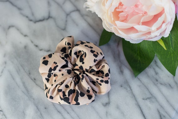 Beige Animal Print Scrunchie, Cheetah Scrunchie, Leopard Print Scrunchie,  Black Cream Pink, Hair Tie Scrunchy, Cotton Hair Accessory -  Canada