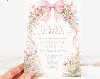 Babyshower uitnodiging in bloei, sjabloon voor een wildbloemenfeest, babyshowerkaart voor een meisje, uitnodiging met roze strik, uitnodiging voor een babyshower met lentebloemen