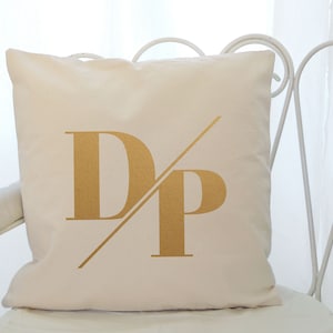 Geschenk - Edles Kissen Monogramm in Gold Silber Rosegold Personalisiert - Glamour Hochzeitsgeschenk Einzugsgeschenk - MissesMueller