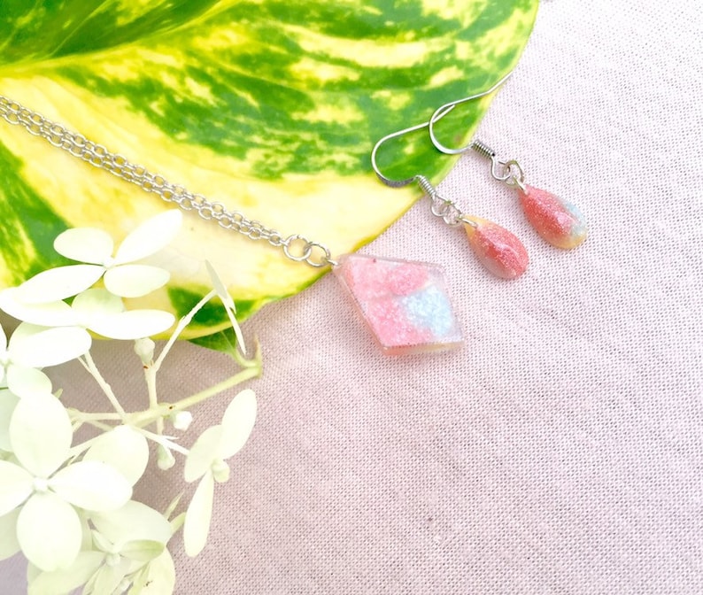 Light Blue Yellow and Coral Coloured Epoxy Resin Pendant /& Earrings Set
