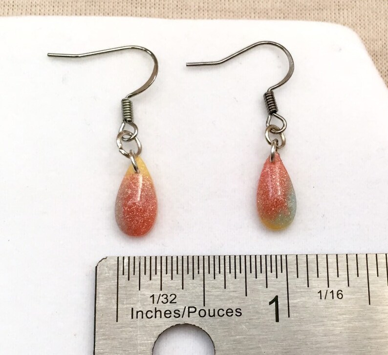 Light Blue Yellow and Coral Coloured Epoxy Resin Pendant /& Earrings Set