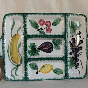 Cerámica italiana. Bandeja grande para servir como centro de mesa. Compartimentos para aperitivos. Vintage, años 70, firmada.