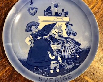 Vintage Swedish Christmas Plate: Blue & White Sverige Souvenir