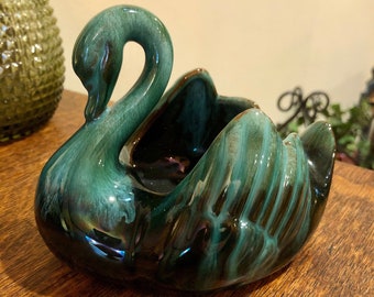 Vintage Keramik Blue Mountain Swan Pflanzschale Grün Drip Ware Mid Century Kanada 1970er Dekor Smaragdgrün und Schwarz