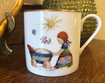 Hummel Annual Cup 1978: Sister Berta, Afternoon Stroll Nursery Decor