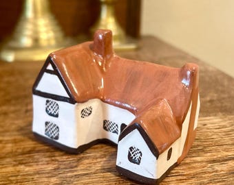 Mudlen End Studio Village House Figurine #21 Suffolk Cottages Miniature England British Collectible Curio