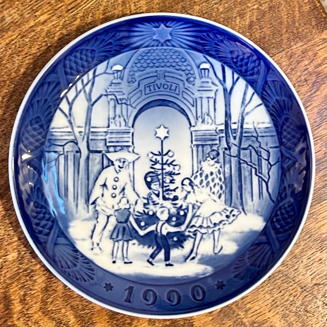 ロイヤル・デルフト窯　1990年クリスマス　プレート Royal Copenhagen Christmas Plate 1990: Tivoli Blue White
