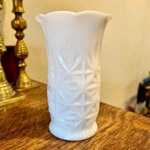 Hazel Atlas Starburst Milk Glass Flower Vase 1960s Vintage Mid-Century