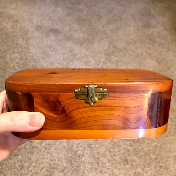 Cedar Wood Trinket Keepsake Box Vintage Souvenir Little White House Warm Springs Georgia FDR Oblong Oval Latched Ring Jewelry Dresser Box