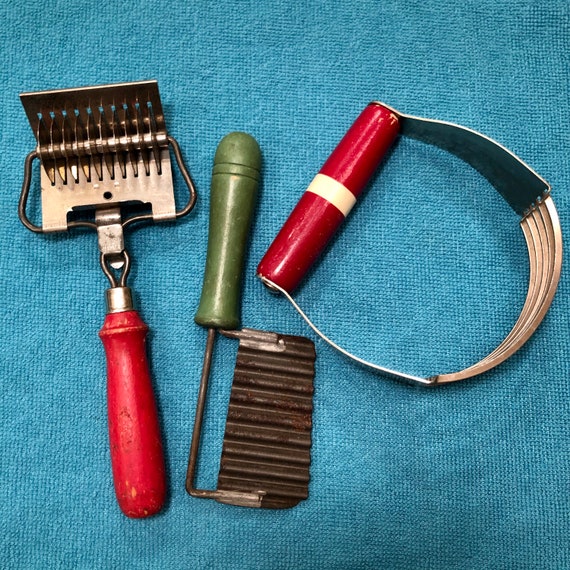 Kitchen Tools Vintage Mid Century Pasta Cutter Dough Blender Crinkle Cut Potato or Vegetable Slicer Wood Handle Utensils Ecko 1950 s Cook Etsy Canada