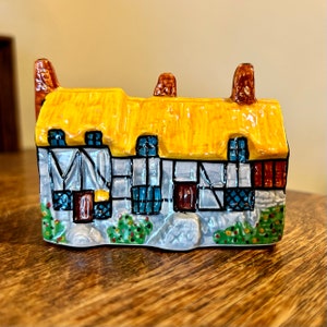 Ceramic Anne Hathaway&#39;s House Castle Cottages Miniature House Curio Collectible England