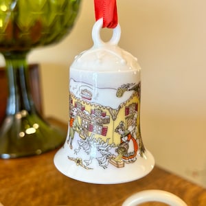 Vintage Hutschenreuther 1992 Annual Bell Christmas Ornament: Goose Inn Decor