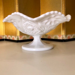 Imperial Glass White Compote Cosmos Pattern Vintage 1950&#39;s Footed Scalloped Bowl Wedding Decor Mid Century