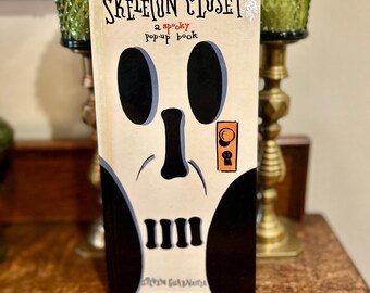 Spooky Pop Up Book Skeleton Closet by Steven Guarnaccia Hardcover First Edition 1995