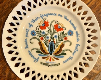 Berggren Platte schwedische Cottagecore-Wand-Dekor-Blumen mit retikulierter Rand-Weinlese-Schweden-Blumenhängeplatte-Küchendekoration