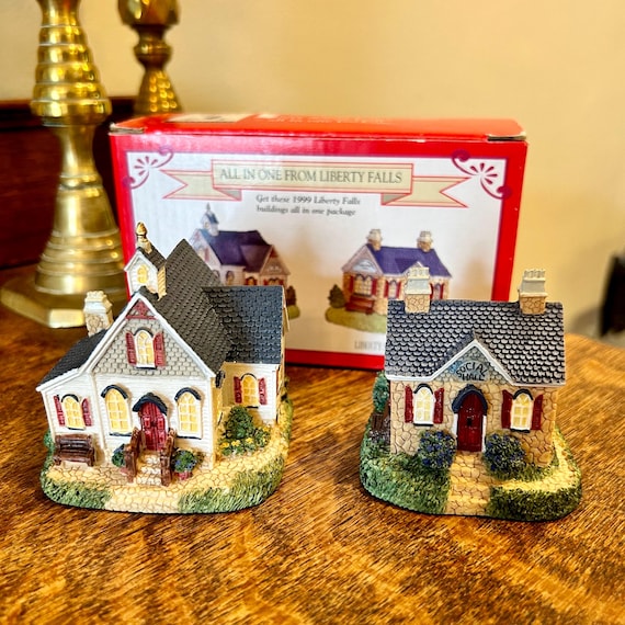 Liberty Falls Americana Christmas Village: Church and Social Hall