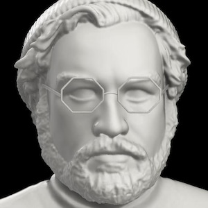 Puede incluir: Busto blanco de un hombre con barba y gafas. Las gafas tienen forma octogonal. El busto está sobre un fondo negro.