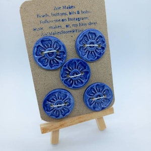 Boutons floraux faits main en céramique : bleu roi, lot de 5 (25 mm)