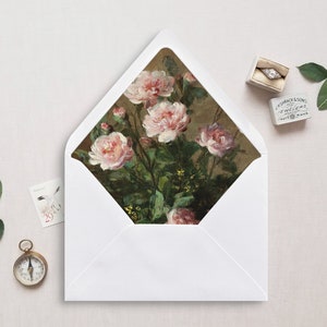 Druckbare Umschlagunterlage, A7, Euroklappe, quadratische Klappe, Blumen Stillleben Umschlageinlage für 5x7 Hochzeitseinladungen, rosa Rosen in Vase