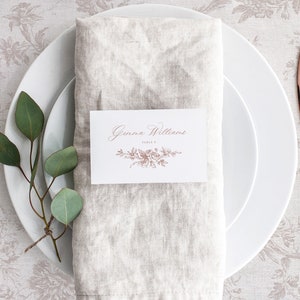 Plantilla imprimible para tarjetas de lugar de boda con rosas francesas, tarjeta de nombre vintage editable con opciones de comida, plegada plana, color rosa empolvado Emma