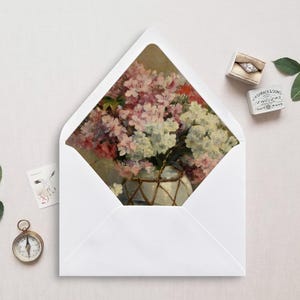 Druckbare Umschlagunterlage, A7, Euroklappe, quadratische Klappe, Blumen Stillleben Umschlageinlage für 13x18 Hochzeitseinladungen, rosa & weißer Blumenstrauß