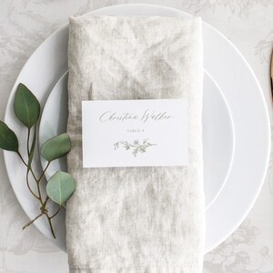 Modelo de cartões de lugar de casamento para impressão, configuração de mesa editável com escolha de refeição, cartão de nome dobrado plano com enfeites de sálvia francesa, Avelyn