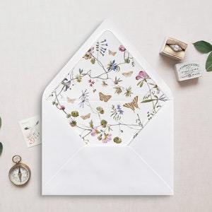 Schmetterling Umschlag Liner zum Ausdrucken, A7, Euro Flap, Square Flap, 4 Bar, 4 Bar für 5x7 Hochzeitseinladungen, bunte Blumen mit Schmetterlingen