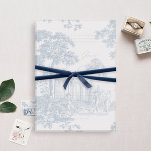 Afdrukbare perkament overlay bruidspaar, Frans toile stoffig blauw ontwerp
