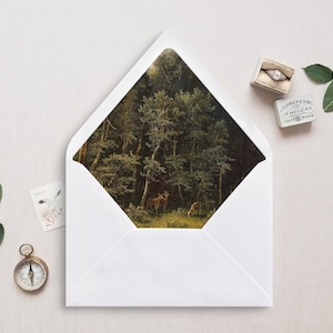 Druckbare Umschlagunterlage, A7, Euroklappe, quadratische Klappe, Blumen Stillleben Umschlageinlage für 5x7 Hochzeitseinladungen, Hirsch im Wald