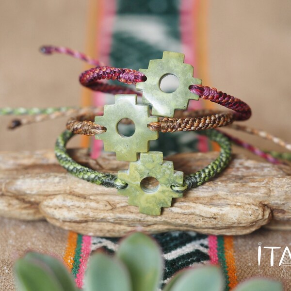 Serpentine Chakana · Bracelets en macramé faits à la main | Bijoux en pierres précieuses naturelles conçus et fabriqués à la main | Croix inca andine | Fabriqué au Pérou