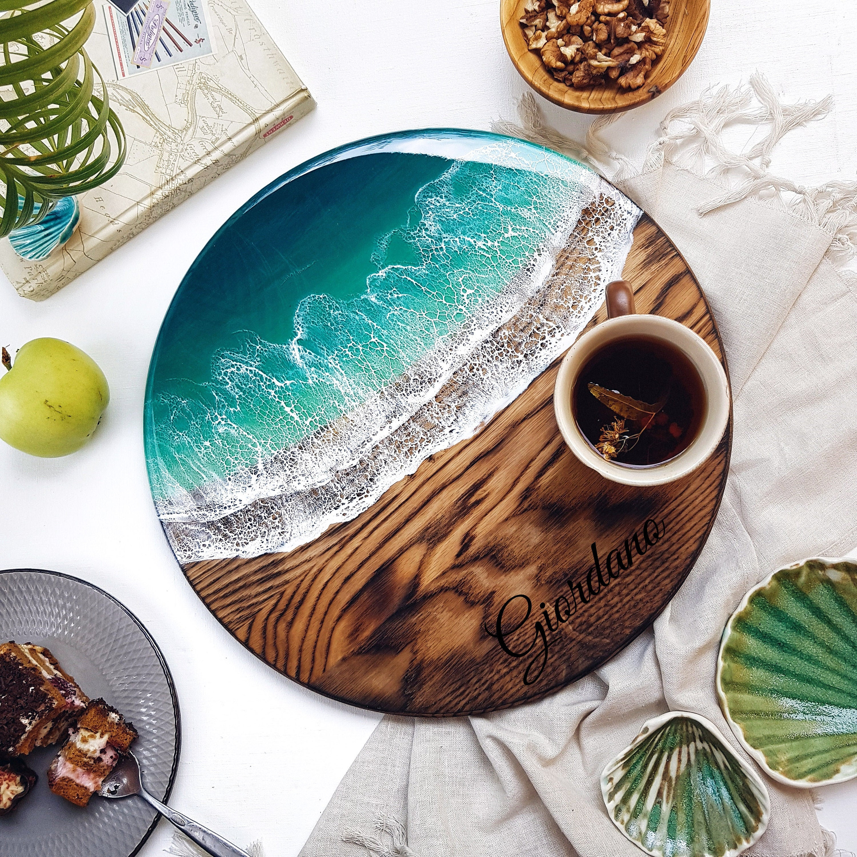 Handmade Round Resin Art Cheese Board Black and White Wooden Chopping Board Handmade Round Resin Art Cheese Board Black and White Wooden Chopping Board