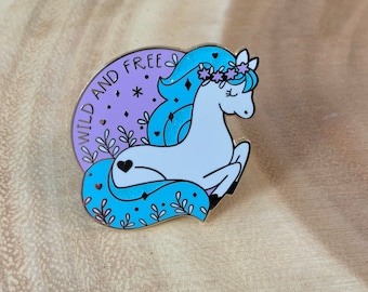 Emaille pin pastel glitter: 'Wild and Free' paard, kawaiicadeau