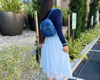 Mochila pequeña de pana con ventana transparente para añadir alfileres.