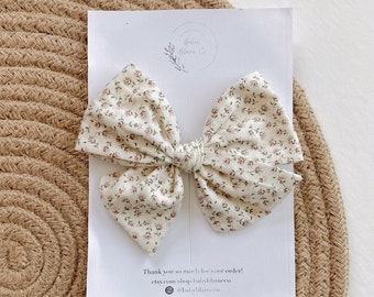 Petite Pink Daisies Bow