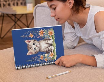 Gebloemd kat spiraalvormig notitieboek: gelinieerd dagboek voor kattenliefhebbers