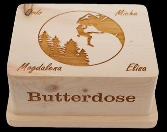 Gepersonaliseerde botervloot | Te personaliseren met vier namen | Verkrijgbaar in twee designs | Natuurlijk grenenhout | Vrij van schadelijke stoffen