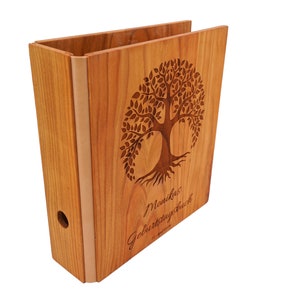 Cartella in legno, realizzata a mano - con albero della vita e incisione personalizzata Cartella I compleanno immagine 1