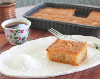 Basbousa, gâteaux sucrés libanais, gâteau à la noix de coco, gâteau moelleux à la semoule et à la noix de coco