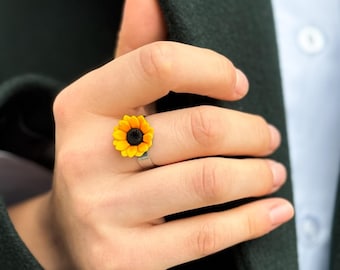 Sunflower ring, adjustable flower ring, polymer clay flower ring, floral minimalist ring, dainty sunflower jewelry, stainless steel ring