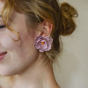 Large flower earrings, floral polymer clay earrings, stud polymer clay flower earrings, pink flower statement earrings, big flower earrings