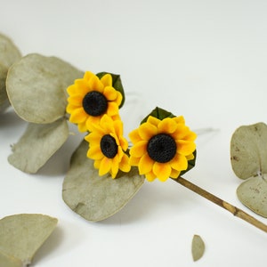 Sunflower hair pin, sunflower hairclip, yellow flower hair accessories, polymer clay flower jewelry, hair bun accessory, flower hair jewelry
