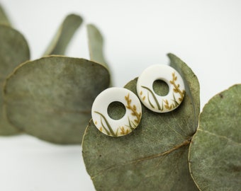 Stud botanical earrings, stud polymer clay earrings, polymer clay flower earrings, stud statement earrings, stud white earring, leaf earring